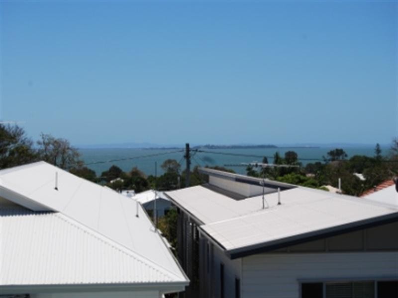 100 Melville Terrace, Manly QLD 4179