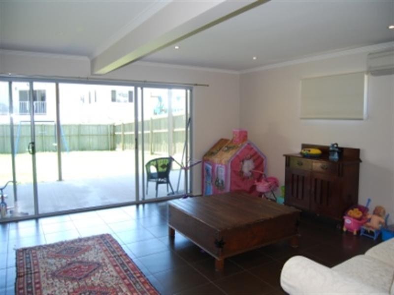 100 Melville Terrace, Manly QLD 4179