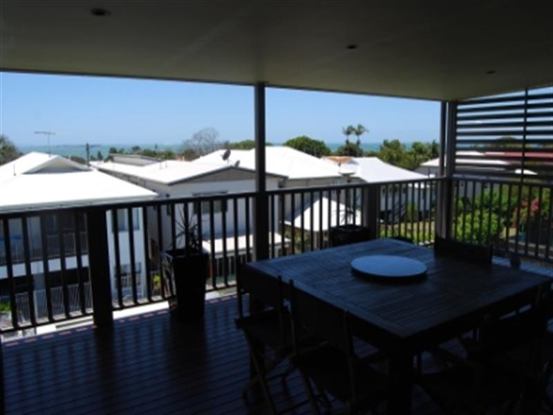 100 Melville Terrace, Manly QLD 4179