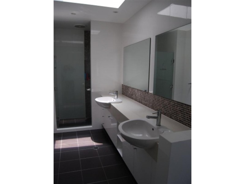 100 Melville Terrace, Manly QLD 4179