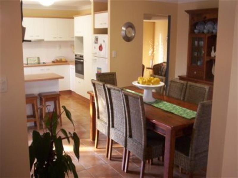 1 Gladebourne Crescent, Victoria Point QLD 4165