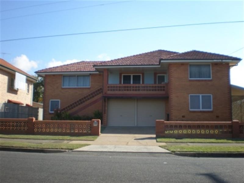 33 Melville Terrace, Manly QLD 4179