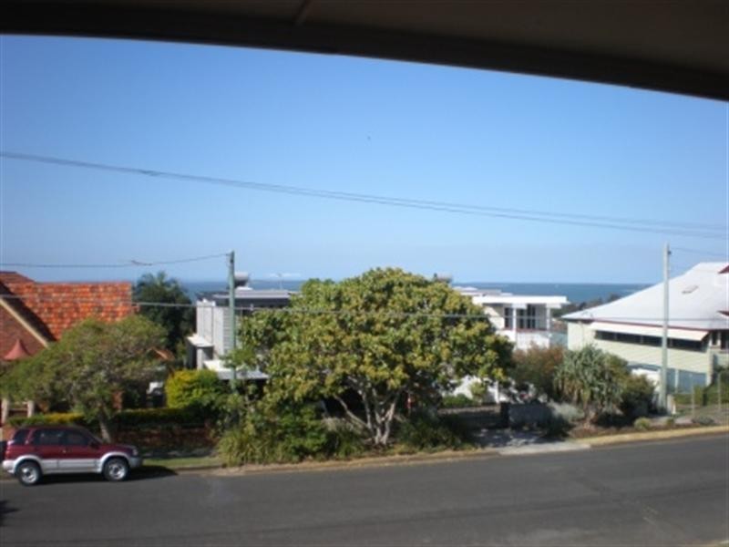 33 Melville Terrace, Manly QLD 4179