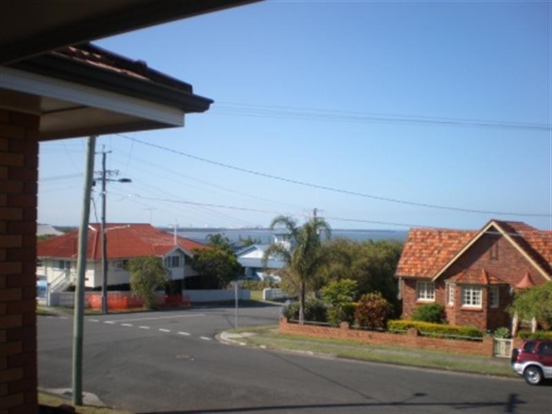 33 Melville Terrace, Manly QLD 4179