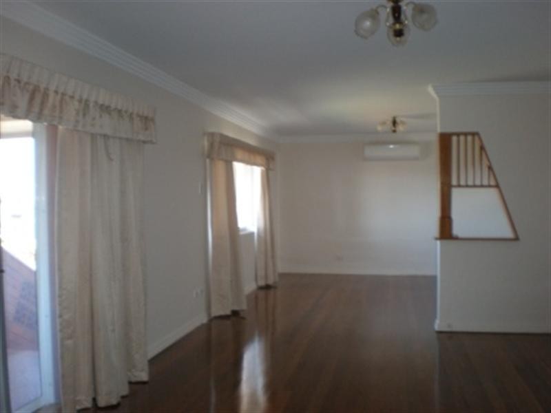 33 Melville Terrace, Manly QLD 4179