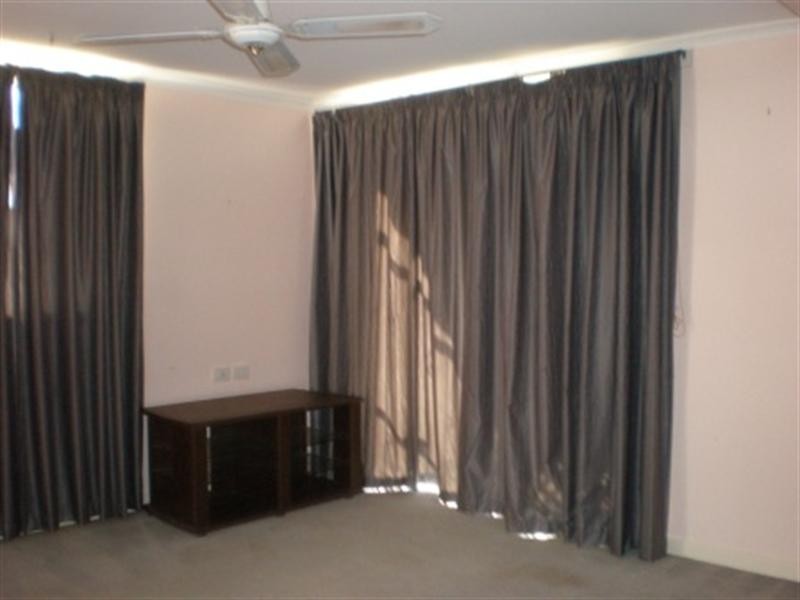 33 Melville Terrace, Manly QLD 4179