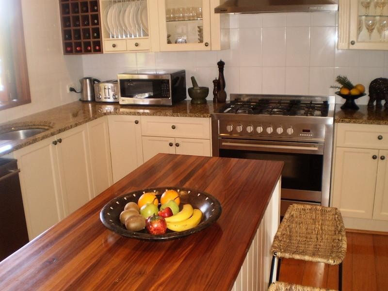 106 Stradbroke Avenue, Wynnum QLD 4178