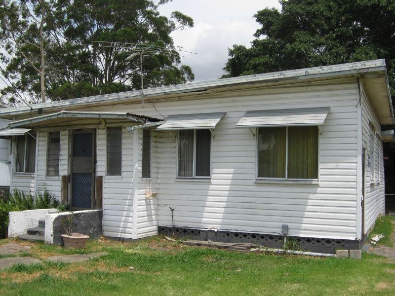 33 Kianawah Road, Wynnum West QLD 4178