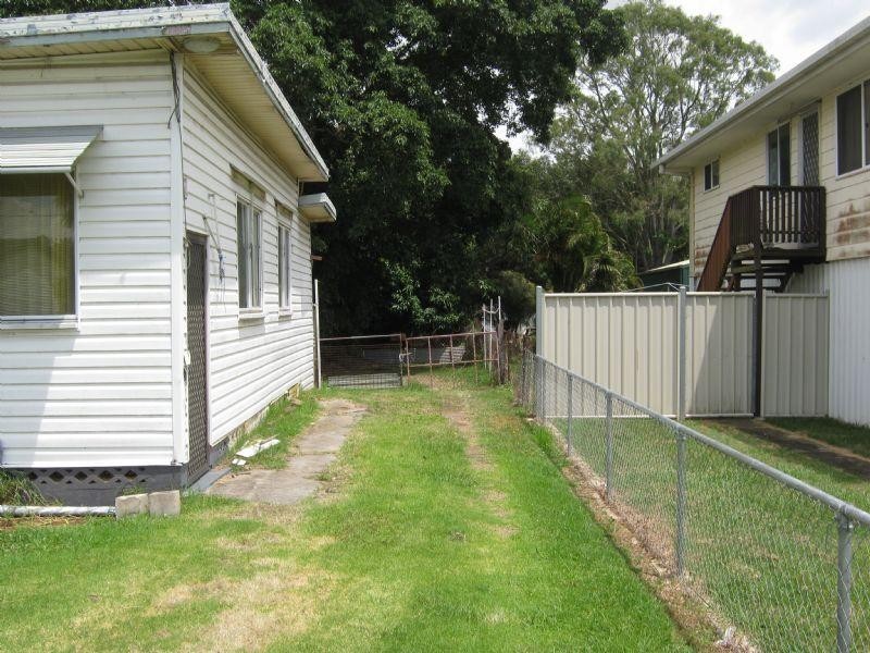 33 Kianawah Road, Wynnum West QLD 4178