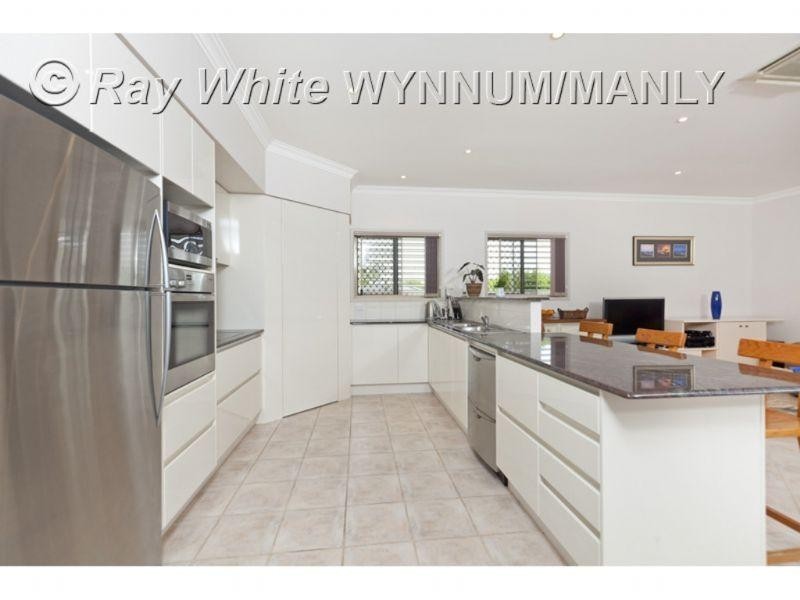 6 Summit Place, Wynnum West QLD 4178