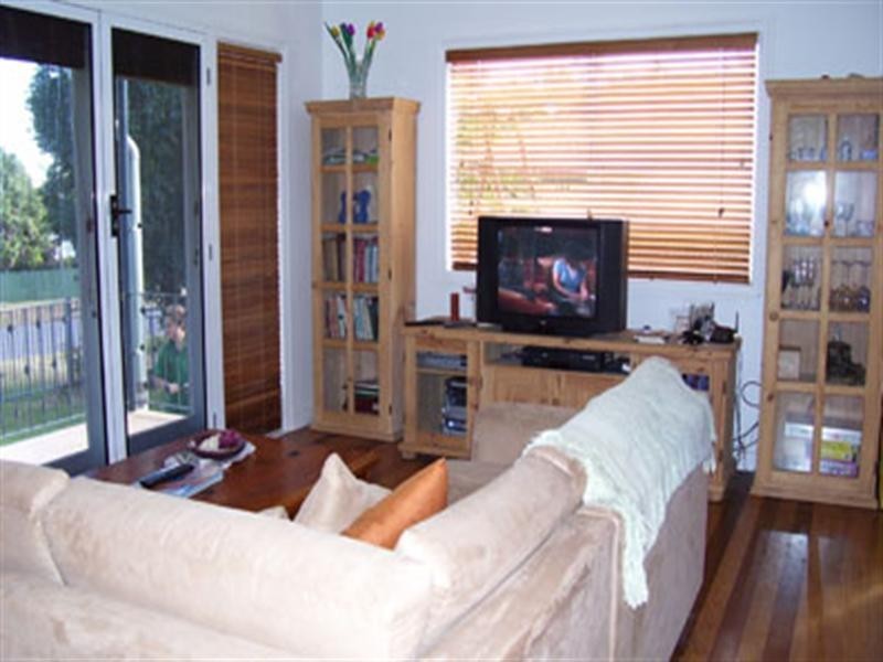 8 Seabreeze Road, Manly West QLD 4179