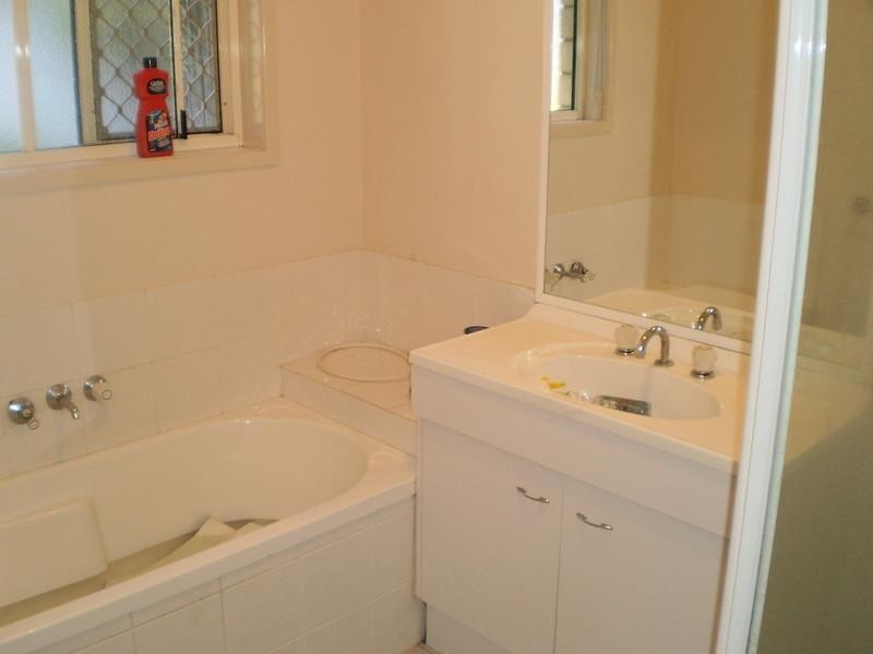 33 Hutton Avenue, Wynnum QLD 4178