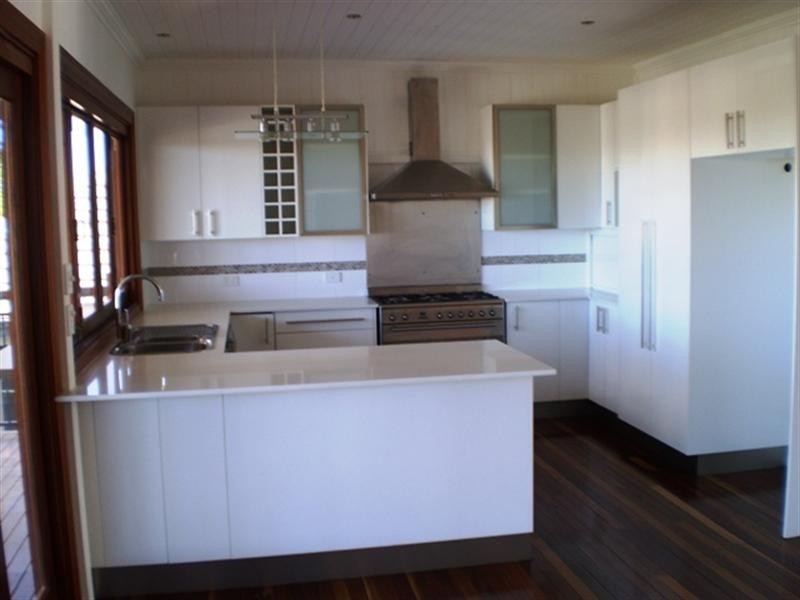 18 Kitchener Street, Wynnum QLD 4178