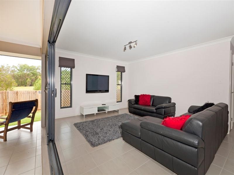 42 Whipbird Circuit, Victoria Point QLD 4165
