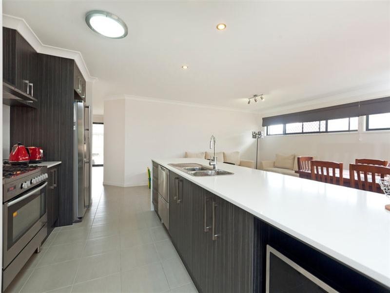 42 Whipbird Circuit, Victoria Point QLD 4165