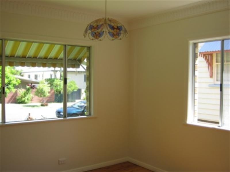 30 Walnut Street, Wynnum QLD 4178