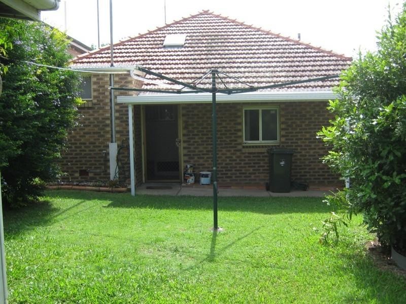 30 Walnut Street, Wynnum QLD 4178