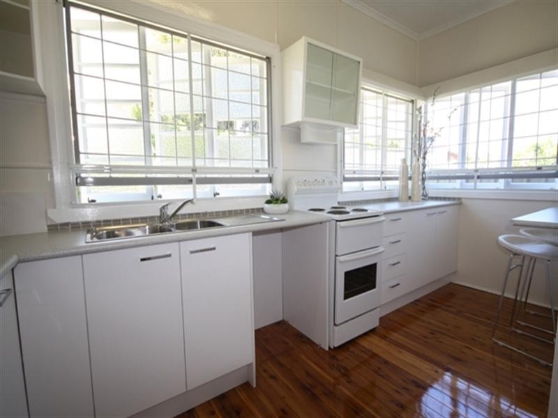 46 Crown Street, Wynnum QLD 4178