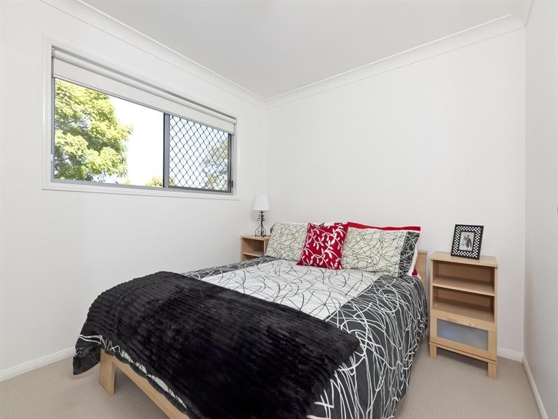 25 Rodney Street, Wynnum West QLD 4178