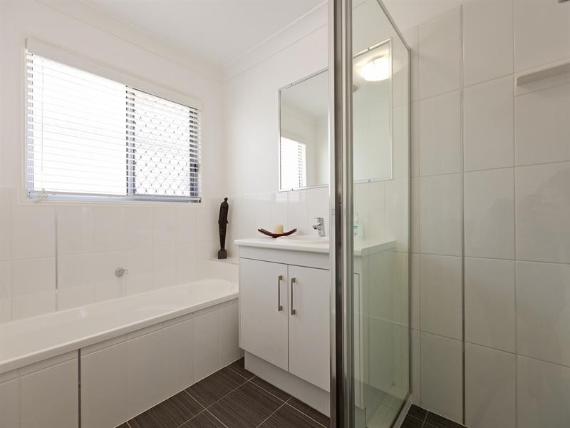 25 Rodney Street, Wynnum West QLD 4178