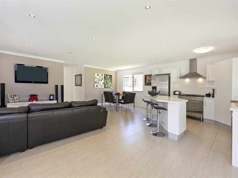 25 Rodney Street, Wynnum West QLD 4178