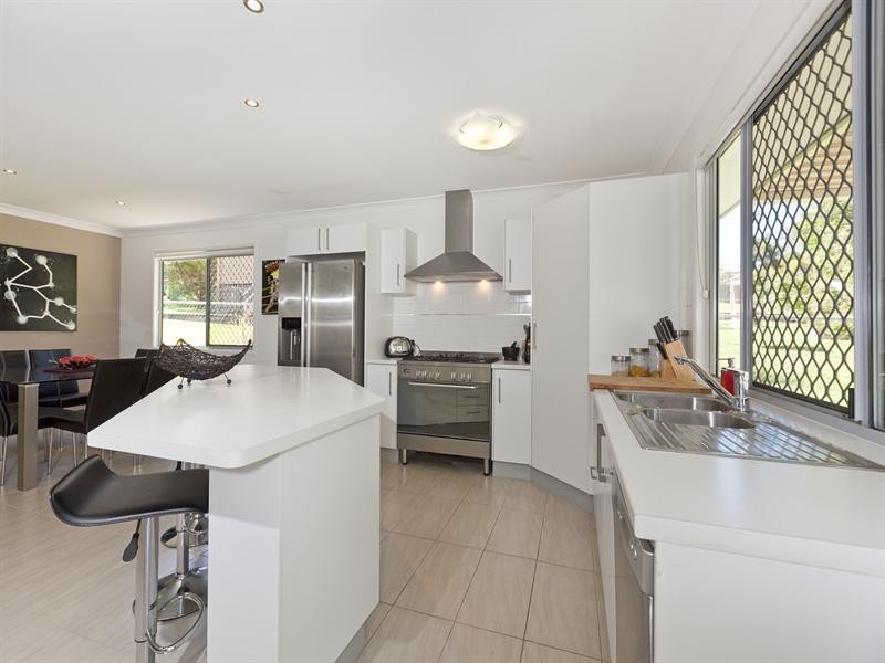 25 Rodney Street, Wynnum West QLD 4178