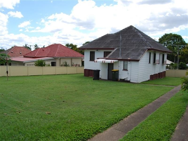 16 Radius Street, Wynnum QLD 4178