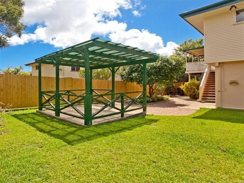 15 School Road, Wynnum West QLD 4178