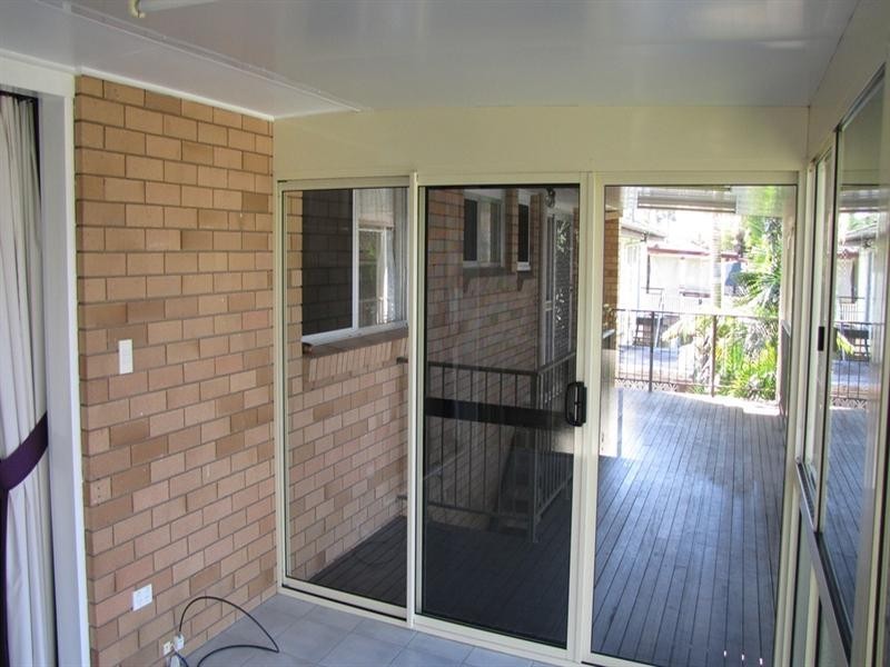 12 Leadale Street, Wynnum West QLD 4178