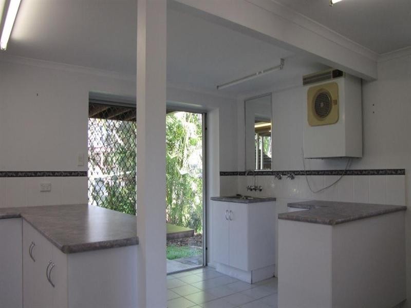 12 Leadale Street, Wynnum West QLD 4178