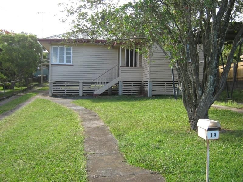 19 Montrose Parade, Wynnum West QLD 4178