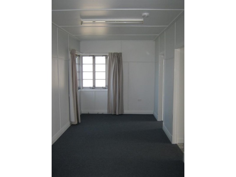 19 Montrose Parade, Wynnum West QLD 4178