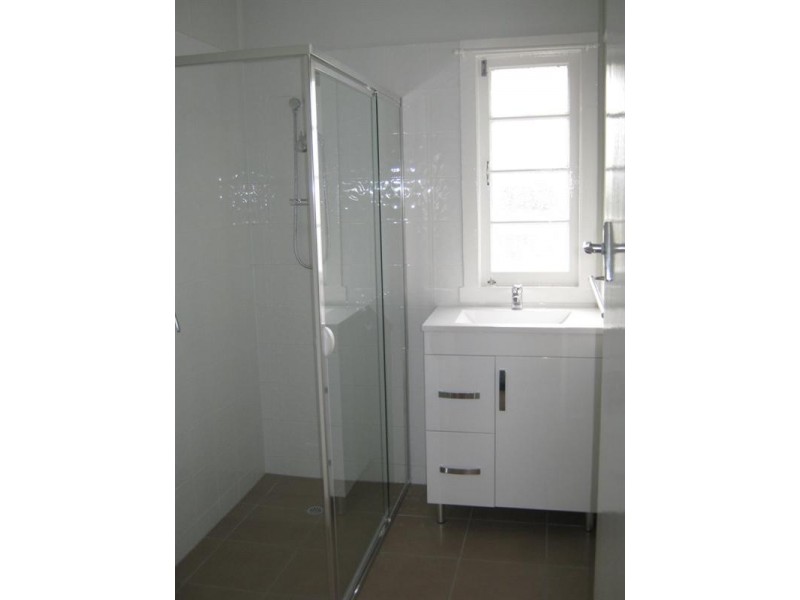 19 Montrose Parade, Wynnum West QLD 4178