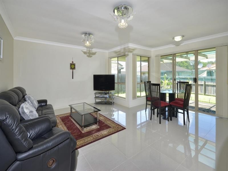 8 Jillian Place, Wynnum West QLD 4178