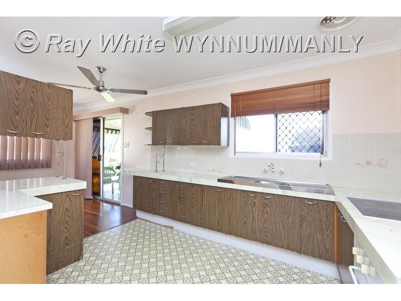 4 Suzanne Street, Wynnum West QLD 4178