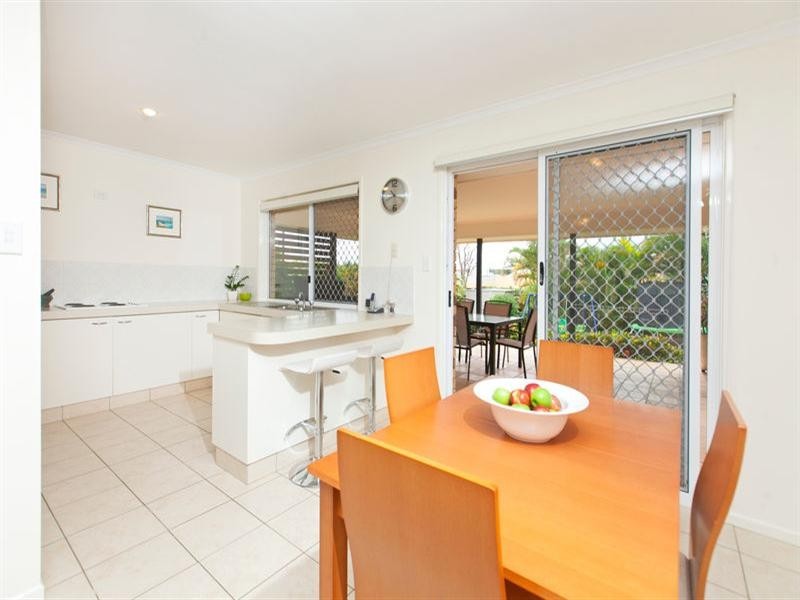 43 Plaza Street, Wynnum West QLD 4178