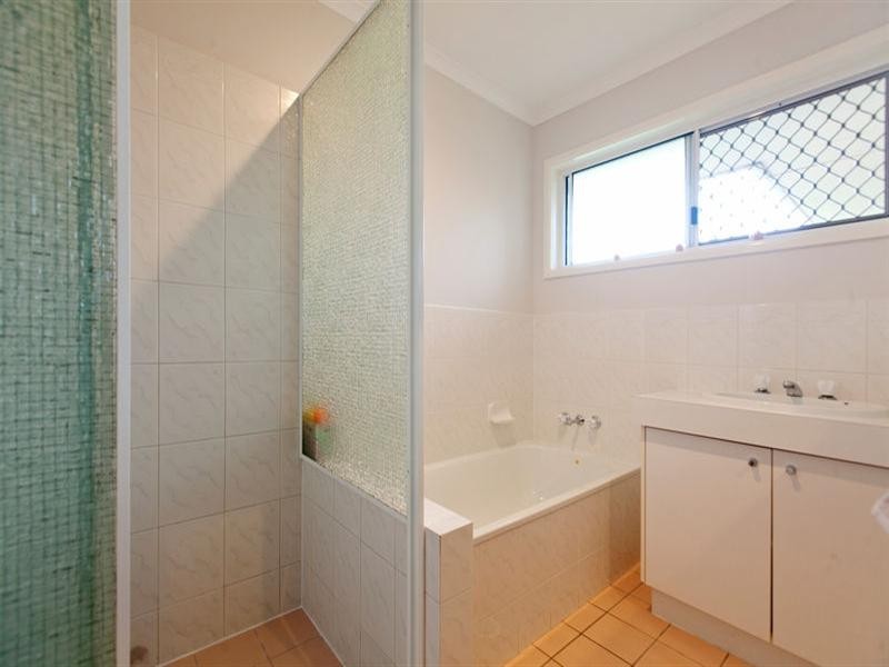 43 Plaza Street, Wynnum West QLD 4178