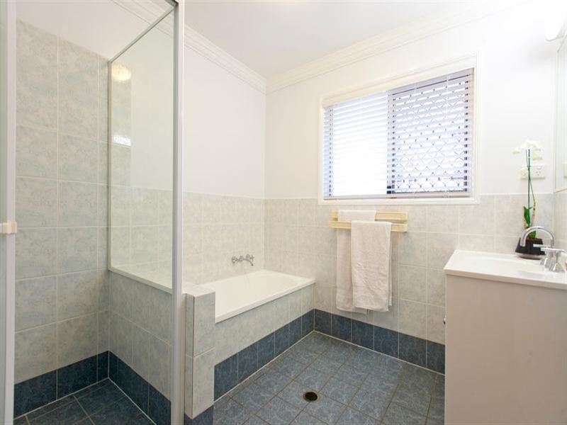42 Lockwood Crescent, Manly West QLD 4179