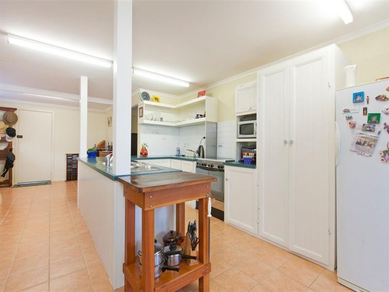 19 Pansy Street, Wynnum QLD 4178