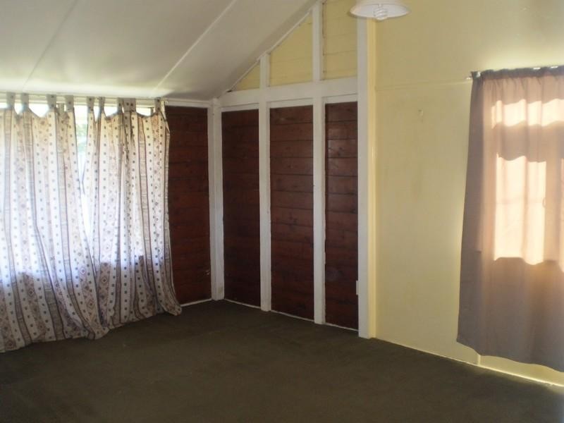 23 Gordon Parade, Manly QLD 4179