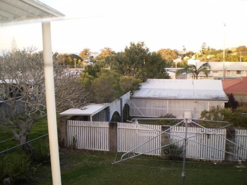 23 Gordon Parade, Manly QLD 4179