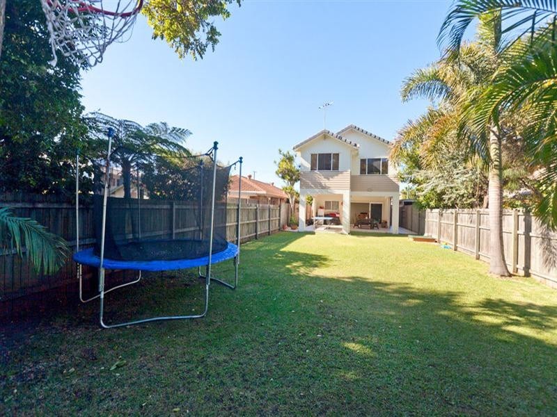 23 Stewart Parade, Manly QLD 4179