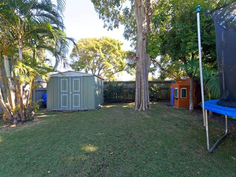 23 Stewart Parade, Manly QLD 4179