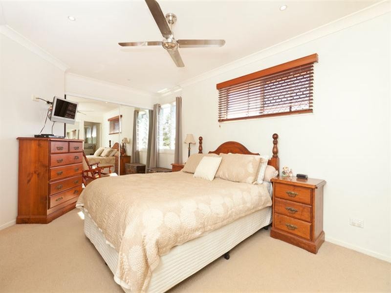 23 Stewart Parade, Manly QLD 4179