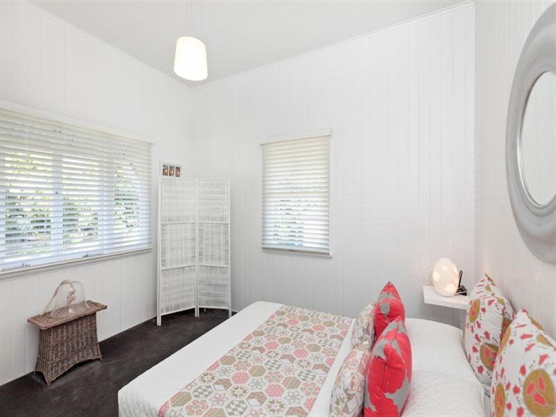 111 Cedar Street, Wynnum QLD 4178