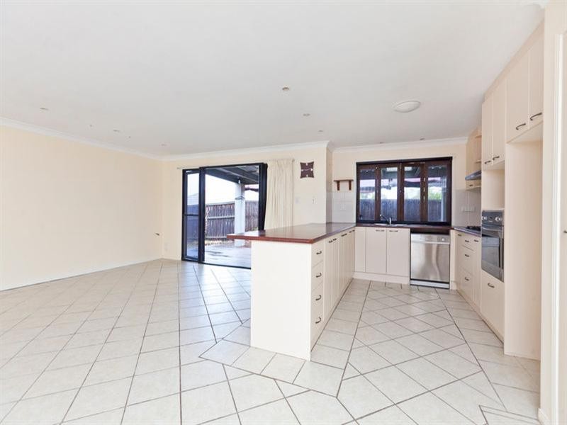 64 Matthews Way, Wakerley QLD 4154