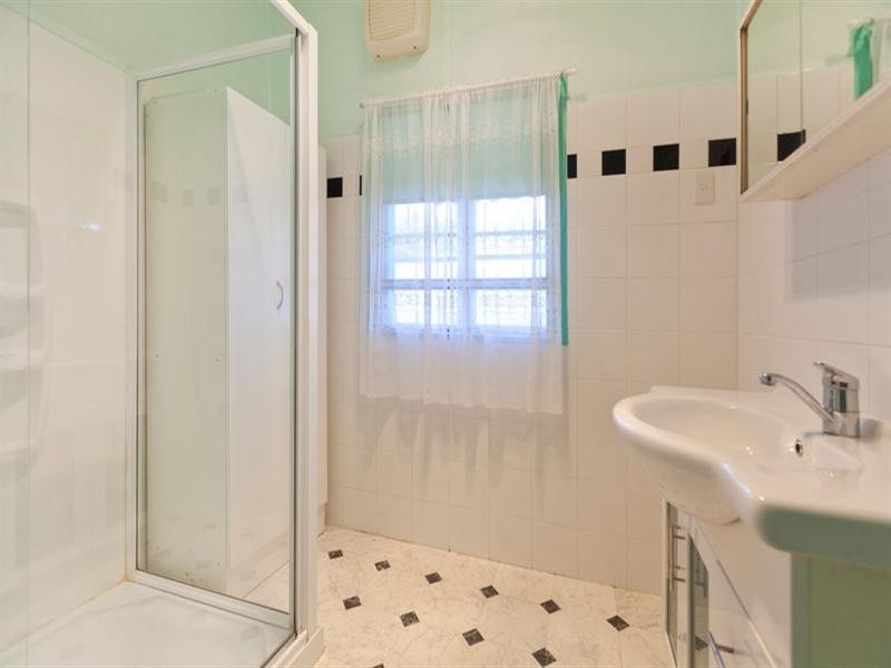 7 Roseneath Parade, Wynnum West QLD 4178