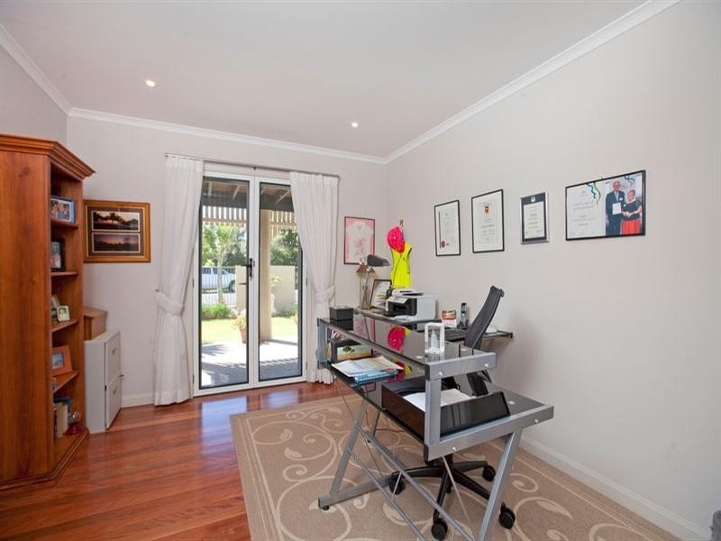 65 Seaford Street, Wynnum QLD 4178