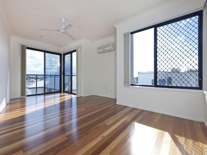 14 Whatmore Place, Manly West QLD 4179