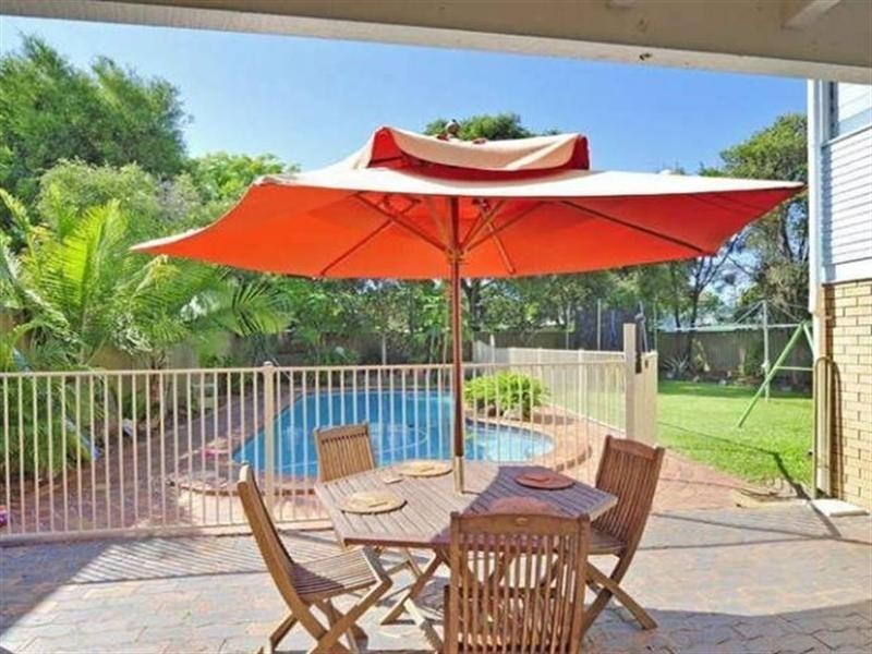 9 Kenmer Street, Wynnum QLD 4178